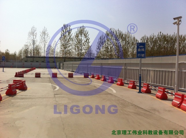 科目二場(chǎng)地考試系統(tǒng)，曲線行駛