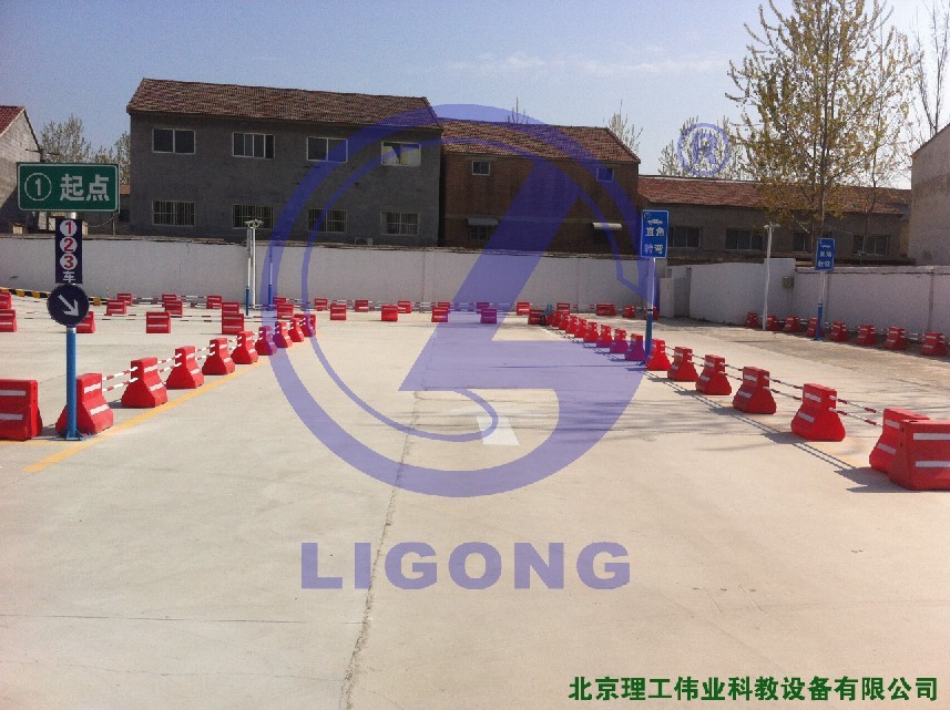 科目二場(chǎng)地考試，直角轉(zhuǎn)彎